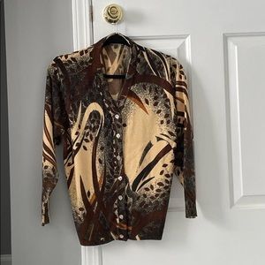 V-Neck Cardigan Front buttons floral +print design